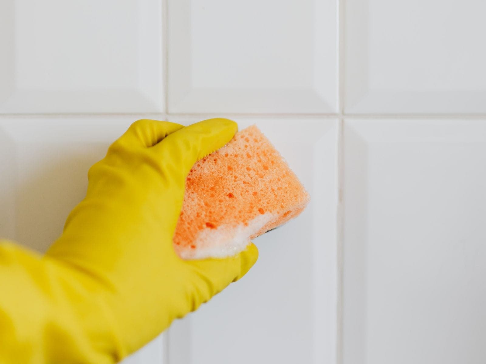 Carrelage et joints : reprendre ce que le lavage ne prend plus — ACLEANEO