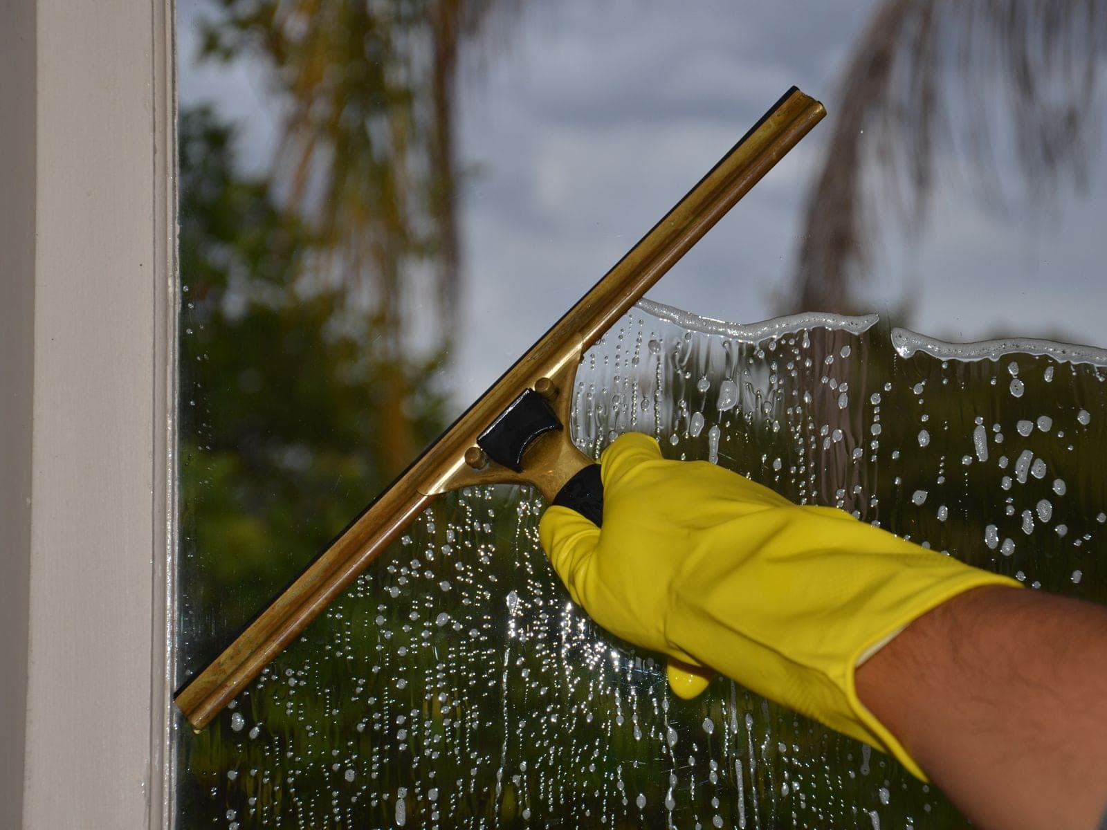 Lavage de vitres, encadrements et rebords compris — ACLEANEO